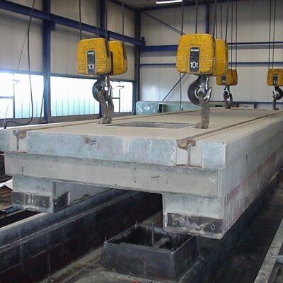 Track weighbridge with recessed rails