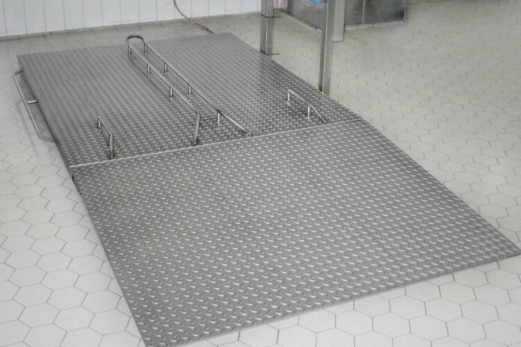 Stainless steel above-ground scales for mobile buckets with transponder for automatic data acquisition