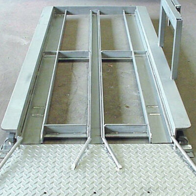 Stainless steel above-ground scale with ramp for weighing 3-wheeled buckets