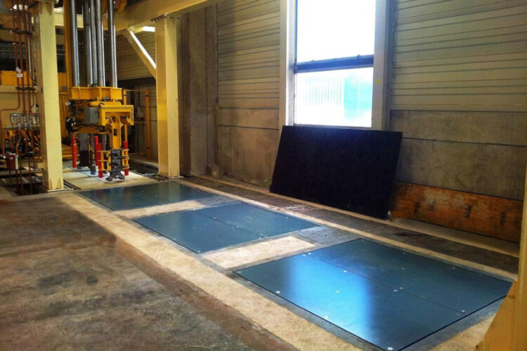 15 t built-in scales in a checkweigher 1.50 m x 1.50 m each