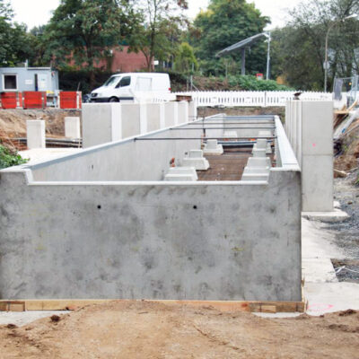 Execution of the pit walls at scraper board height of the weighbridge