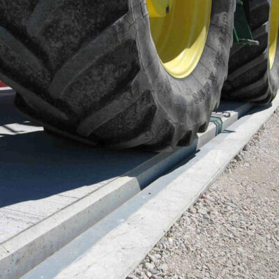 Lowered pit walls for weighing oversize vehicles