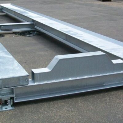 Galvanised set-up scales for skip container with stop