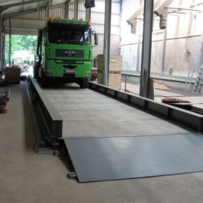 Steel weighbridge with concrete carriageway, drive-on height 20 cm